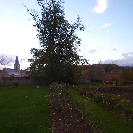 Le Petit Manoir Bed & Breakfast