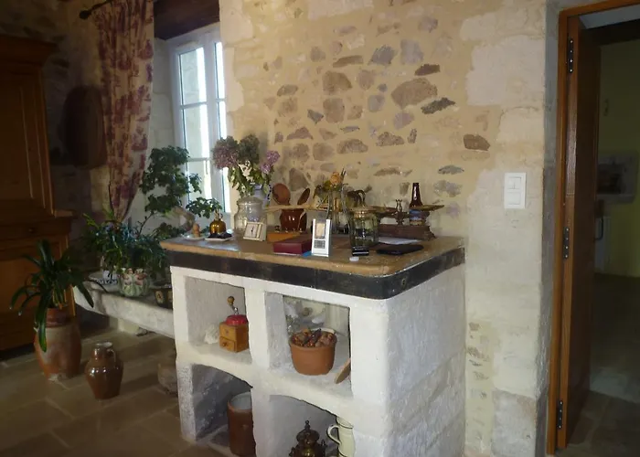 Le Petit Manoir Bed & Breakfast *