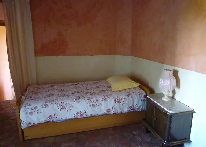 Le Petit Manoir Bed & Breakfast *